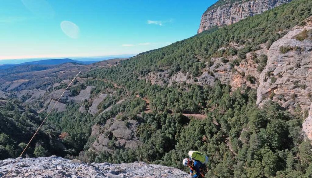 via ferrata Puig Arnau Canalda Cerca del Salt de la Perdiu en el Solsonès, provincia de Lleida, Cataluña